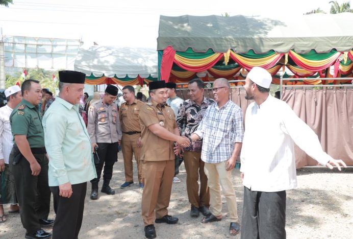 Pj Bupati Aceh Besar Hadiri Maulid Akbar Kecamatan Darul Kamal