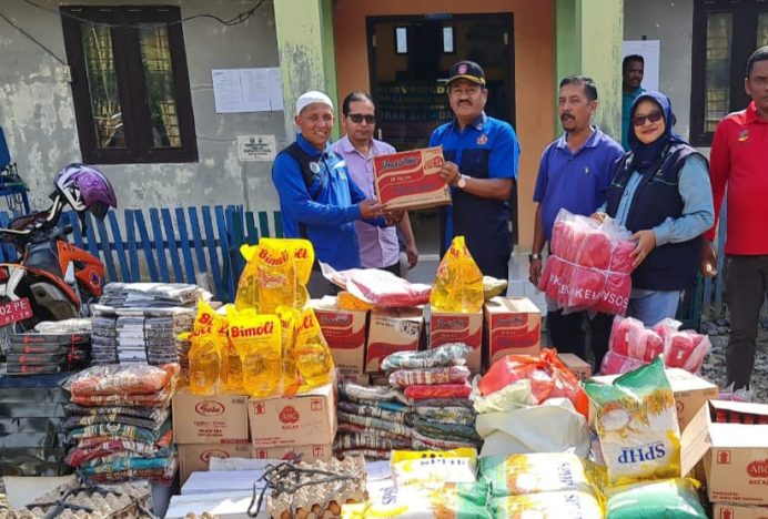 Dinsos Pidie Salurkan Bantuan Masa Panik ke Korban Banjir di Tangse