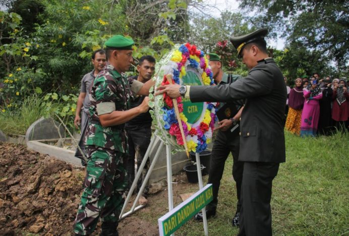 Dandim 0101/KBA Pimpin Upacara Pemakaman Militer Almarhum Serka Taufik Umardin