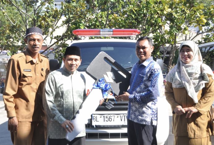 Pemko Hibahkan Ambulan Jenazah untuk 8 BKM di Banda Aceh