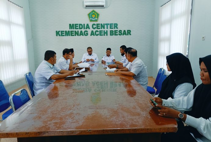 Pacu Kegiatan 2024, Pejabat Kemenag Aceh Besar Teken Perjanjian Kinerja