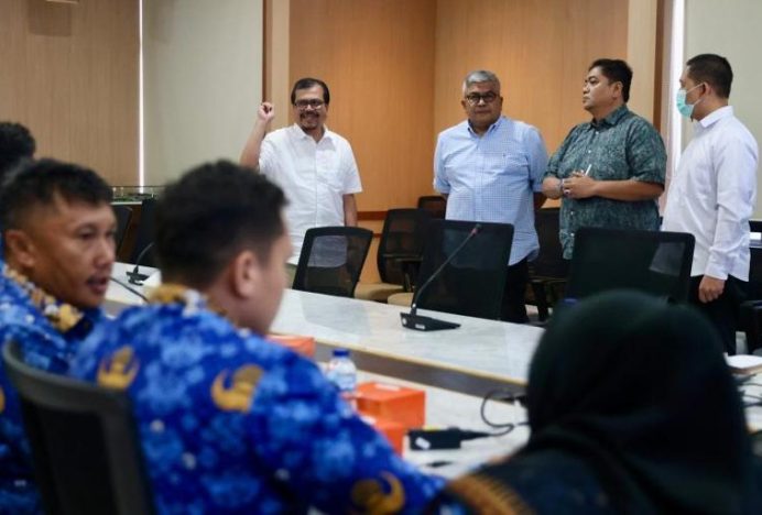 Sekda Tinjau Rakor Tim PB PON XXI 2024 di Kantor Gubernur Sumut