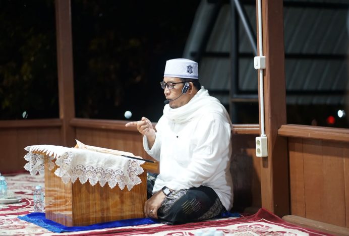 Halaqah Rutin Malam Jumat, Abah Junaidi Bahas Tata Cara Shalat