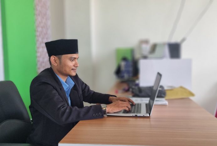 Dinyatakan Lulus, Murhaban Raih Gelar Non Akademik Certified Public Speaking