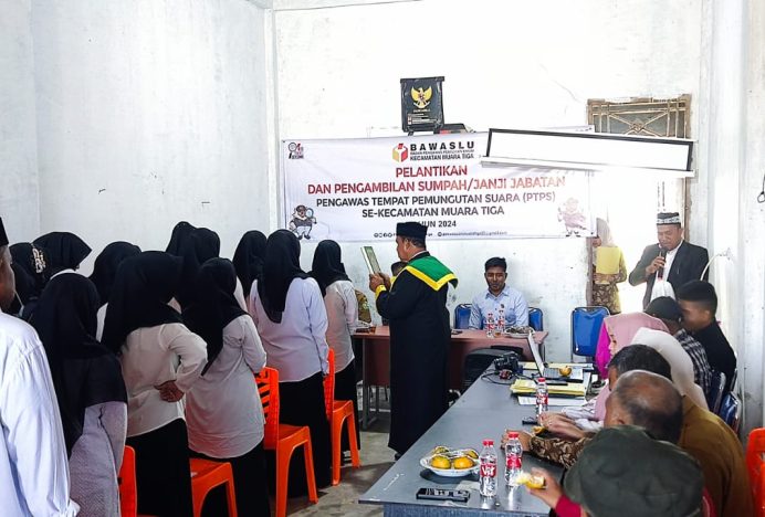 Pelantikan 56 Pengawas Tempat Pemungutan Suara (PTPS) di Kecamatan Muara Tiga Kabupaten Pidie
