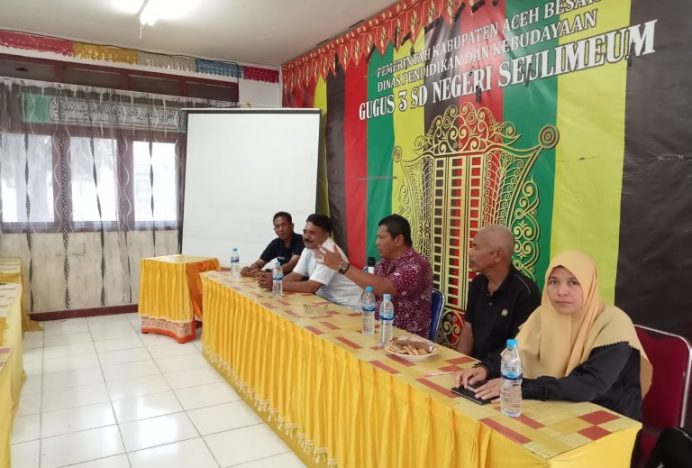 Kadisdikbud Aceh Besar Gelar Pertemuan bersama Guru di Seulimeum