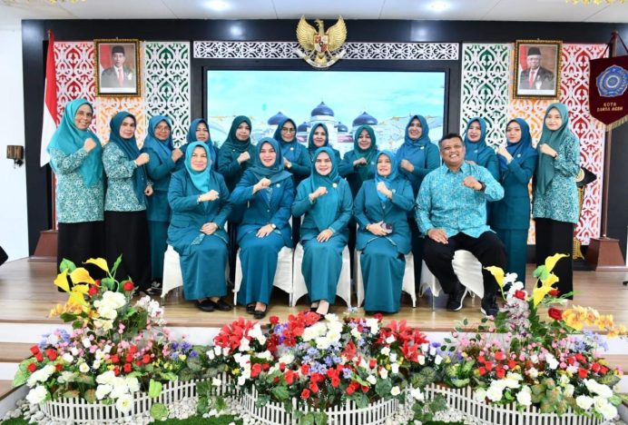 Wardiati Lantik Ketua PKK Syiah Kuala