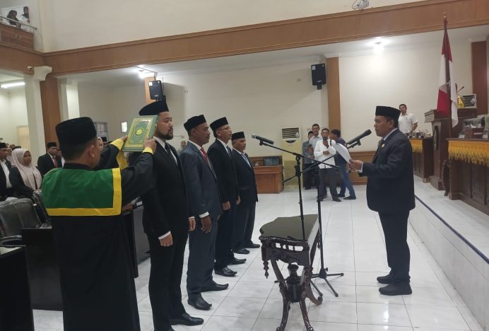 Pemberhentian dan Pelantikan Anggota DPRK Pidie dari Partai PDA