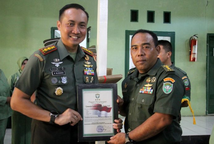 Dandim 0101/KBA Pimpin Sertijab dan Wisuda Purnawira