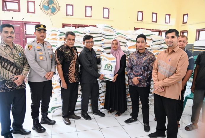 Pemkab Aceh Besar Salurkan Bantuan Beras Tahap II untuk 1258 KPM di KBJ