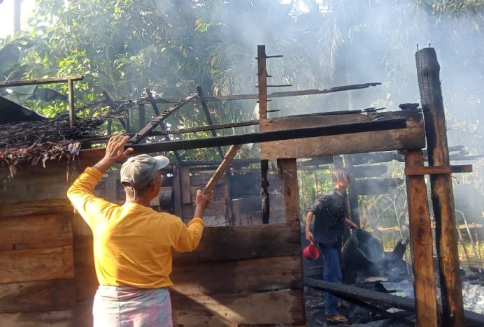 Rumah Warga Seulimuem Ludes Dilahap Sijago Merah