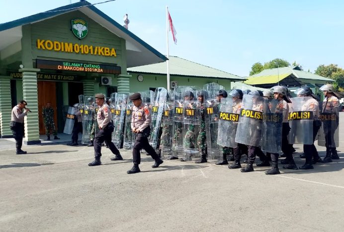 Puluhan Personel TNI Polri Latihan Gabungan PHH Pengamanan Pemilu Serentak 2024