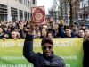 Ajak Masyarakat Mengenal Islam, Muslim di Belanda Bagikan Al-Quran dengan Terjemahan Lokal