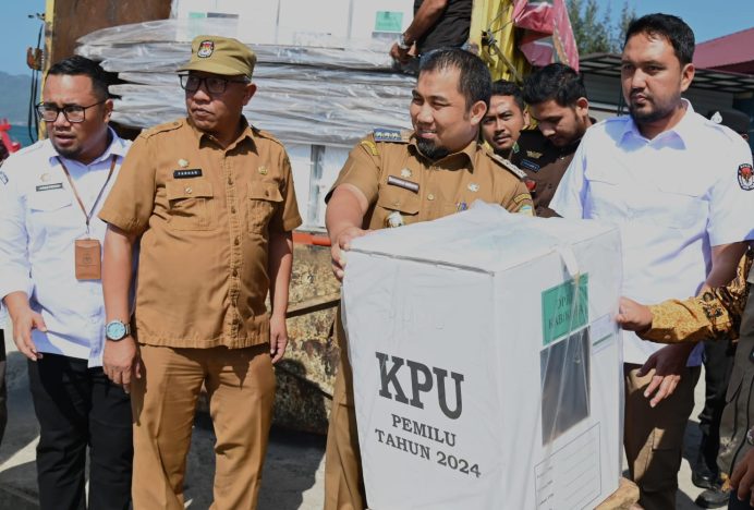 Pj Bupati Aceh Besar Tinjau Distribusi Logistik Pemilu ke Pulo Aceh