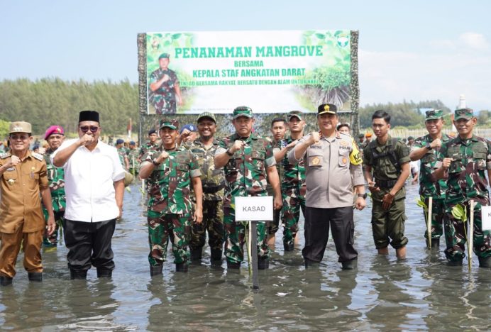 KASAD Tanam 64.500 Bibit Mangrove Serentak di Aceh