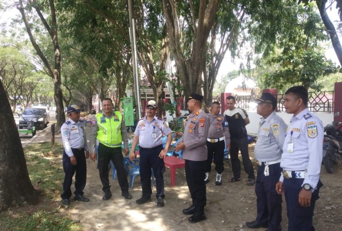 Kurangi Kecelakaan, Dishub Kota Banda Aceh Tutup Trotoar Putar Arah di Lhong Raya