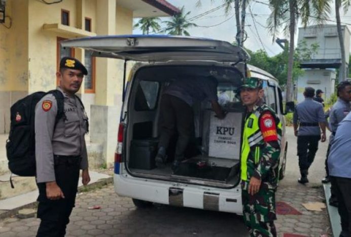 Jaga Kesehatan Personel di TPS, Sidokkes Polresta Banda Aceh Lakukan Pemeriksaan