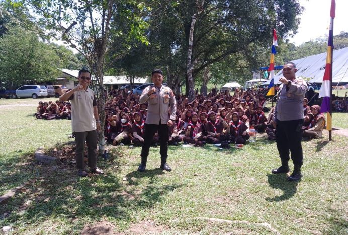 Sentil Kenakalan Remaja, Sat Binmas Polres Aceh Besar Beri Penyuluhan Kepada Pramuka