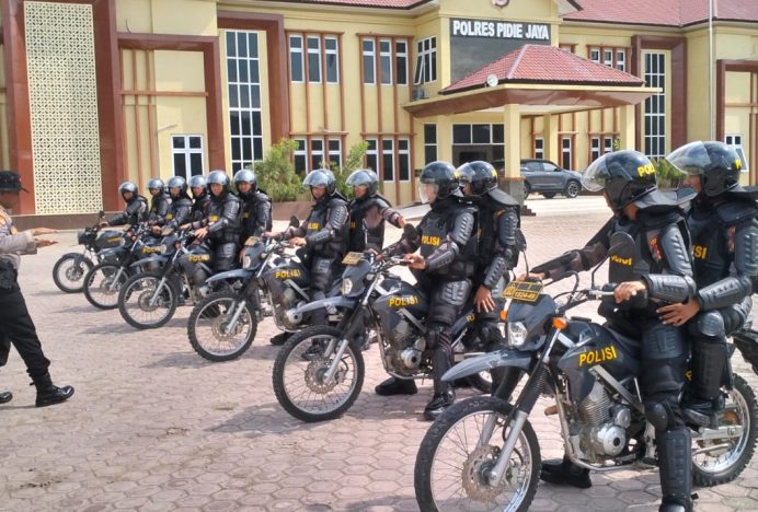 Sejumlah Personel Sat Samapta Polres Pidie Jaya Siap Hadapi Pemilu 2024 dengan Pelatihan Pengendalian Massa