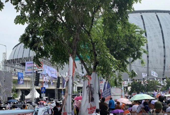 Kampanye Meriah Pasangan Anies-Muhaimin di Luar JIS Malalui Layar Lebar