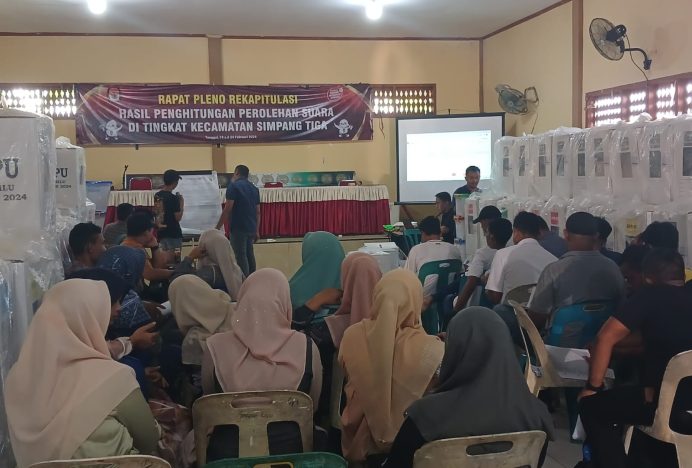 Rapat Pleno PPK Selesaikan Rekapitulasi Suara Pemilu 2024 di Kecamatan Glempang Baro