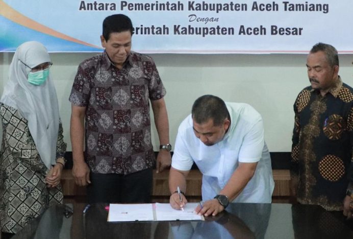 Pj Bupati Aceh Besar dan Pemerintah Aceh Tamiang Teken Kerjasama untuk Pengendalian Inflasi Daerah