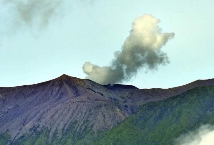 Gunung Marapi Sumatera Barat (Sumbar) Kembali Erupsi, Masyarakat Diminta Waspada