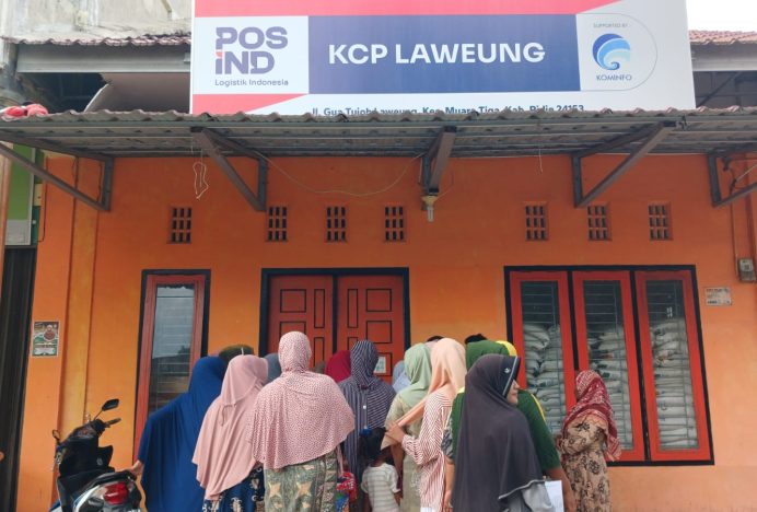Warga Kecewa Kepada Pihak Pos Sering Telambat Buka Kantor