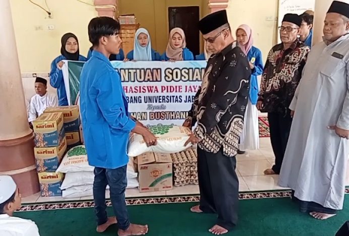 Mahasiswa UNIGHA Sigli Salurkan Bantuan Sosial ke Panti Asuhan Bustanul Aitam Ulim