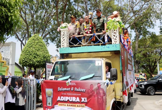 Dandim 0101/KBA Bersama Forkopimda Banda Aceh Arak Piala Adipura XI