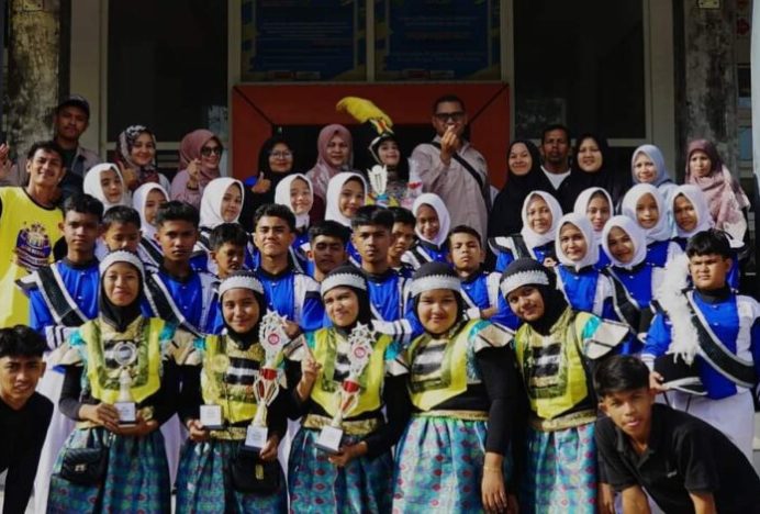 SMPN 1 Lhoong Raih Prestasi Gemilang sebagai Juara 1 Divisi SMP dalam Aceh Besar Marching Band Competition