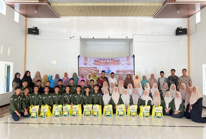 SMAN 2 Unggul Ali Hasjmy Berbagi Menyalurkan Bantuan ke Warga Gampong Mesalee Indrapuri