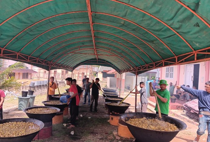 Warga Gampong Payatieng Laksanakan Kenduri Tamat Daroh, Sediakan 15 Kuali Kuah Beulangong