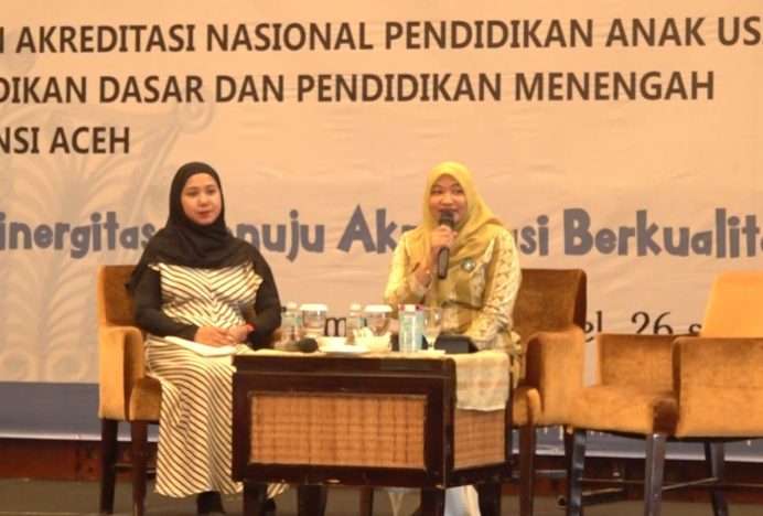 Bunda PAUD Aceh Besar Cut Rezky Isi Materi Pada Rakorda BAN-PDM Dihadapan Bunda PAUD Se-Aceh