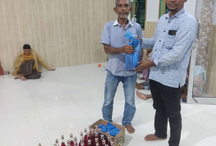 Sambut Idul Fitri, Lampanah Tunong Bagikan 170 Paket Lebaran Untuk Warga