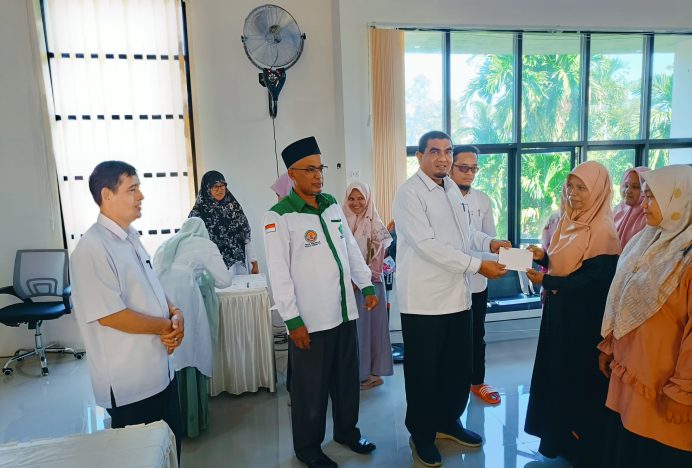 Sambut Idul Fitri, Kemenag Aceh Besar Santuni Fakir Miskin Dan Tenaga Bakti