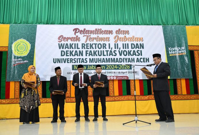 Rektor Unmuha Lantik Wakil Rektor dan Dekan Fakultas Vokasi