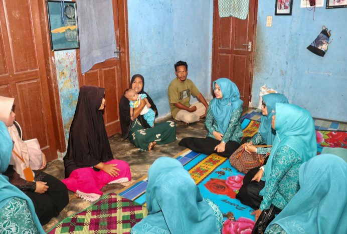 Pj Ketua TP PKK Kota Sabang Sapa dan Berikan Bantuan kepada Anak Stunting