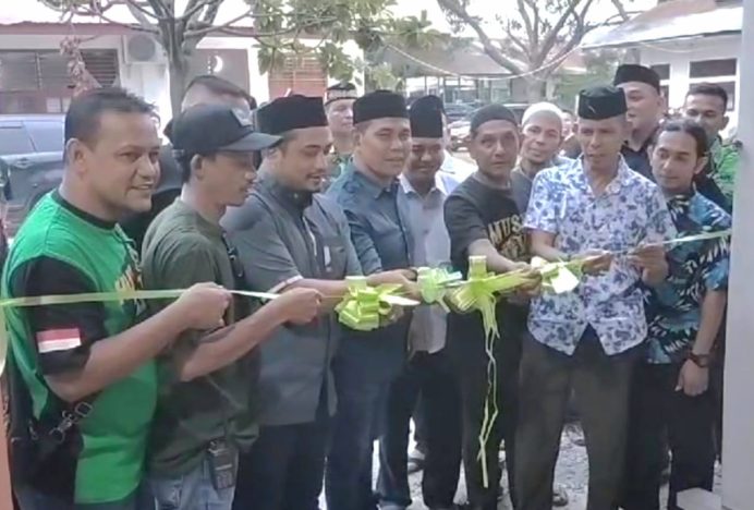 Camat M Basir Resmikan Sekretariat RAPI Darul Imarah