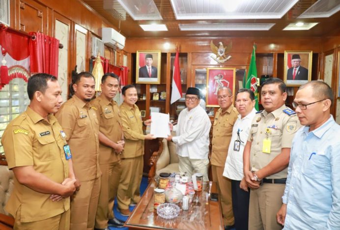 Pj Bupati Pidie Terima SK Tanah Bendungan Rukoh dari Pemerintah Aceh