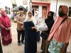 Ketua Persakmi Aceh Bagi Sembako untuk Penderita TBC di Puskesmas Darul Imarah