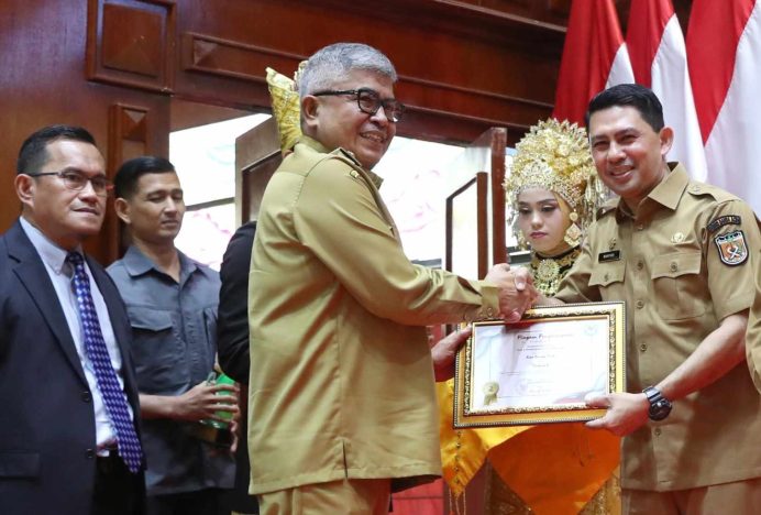 Pemko Banda Aceh Terima Penghargaan Prof Madjid Ibrahim