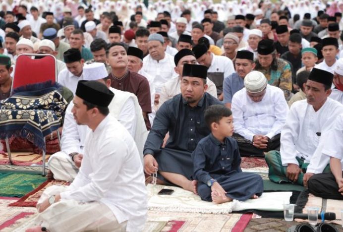 Pj Bupati Iswanto Shalat Ied Bersama Ribuan Warga Kota Jantho