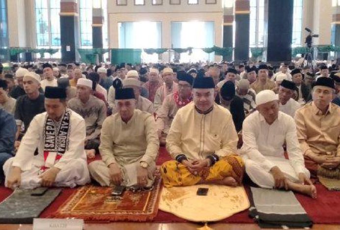 Pj Bupati Agara Shalat Idul Fitri di Masjid Agung At-Taqwa