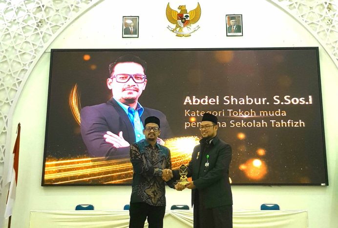 Sabur Terima Elmasudy Award Kategori Tokoh Muda Pembina Sekolah Tahfizh