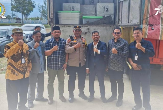 Komisi I DPRK Aceh Besar Tinjau Pendistribusian Logistik Pemilu 2024 di JSC Kota Jantho