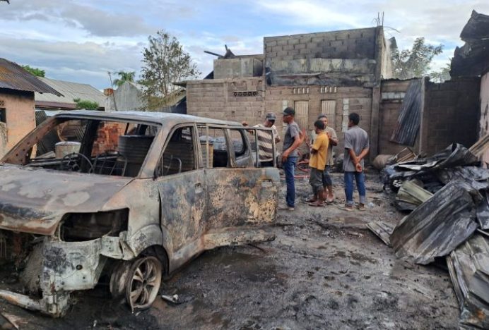 Kebakaran Hebat di Meunasah Mayang Aceh Besar Hanguskan Rumah dan Mobil Minibus