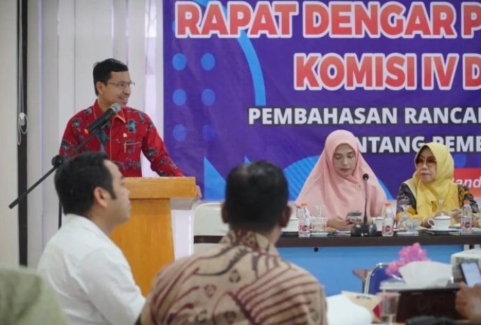 Ketua DPRK Banda Aceh Buka RDPU Raqan Pembangunan Kepemudaan