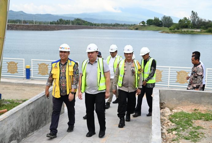 Asisten III Sekdakab Aceh Besar Dampingi Irjen Kemendagri Tinjau Pembangunan Venue Dayung di Waduk Keuliling