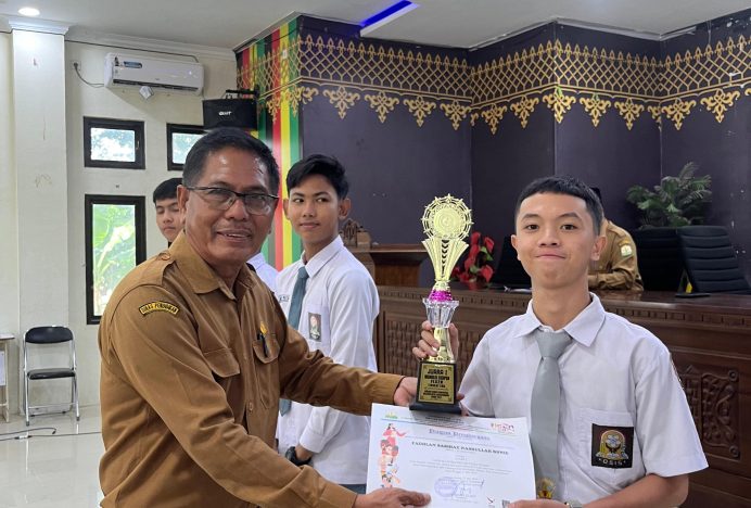 SMAN 1 Lhokseumawe Menoreh Prestasi Sebagai Juara Umum Pada Ajang FLS2N
